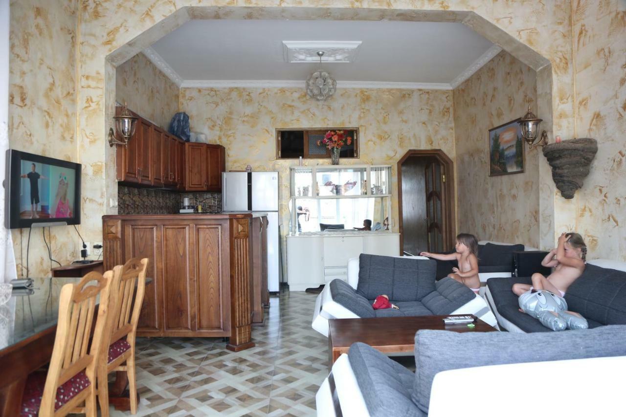 Duru'S Apartment With 3 Bedrooms Batumi Luaran gambar